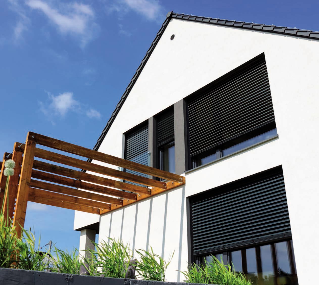 żaluzje fasadowe z pergola