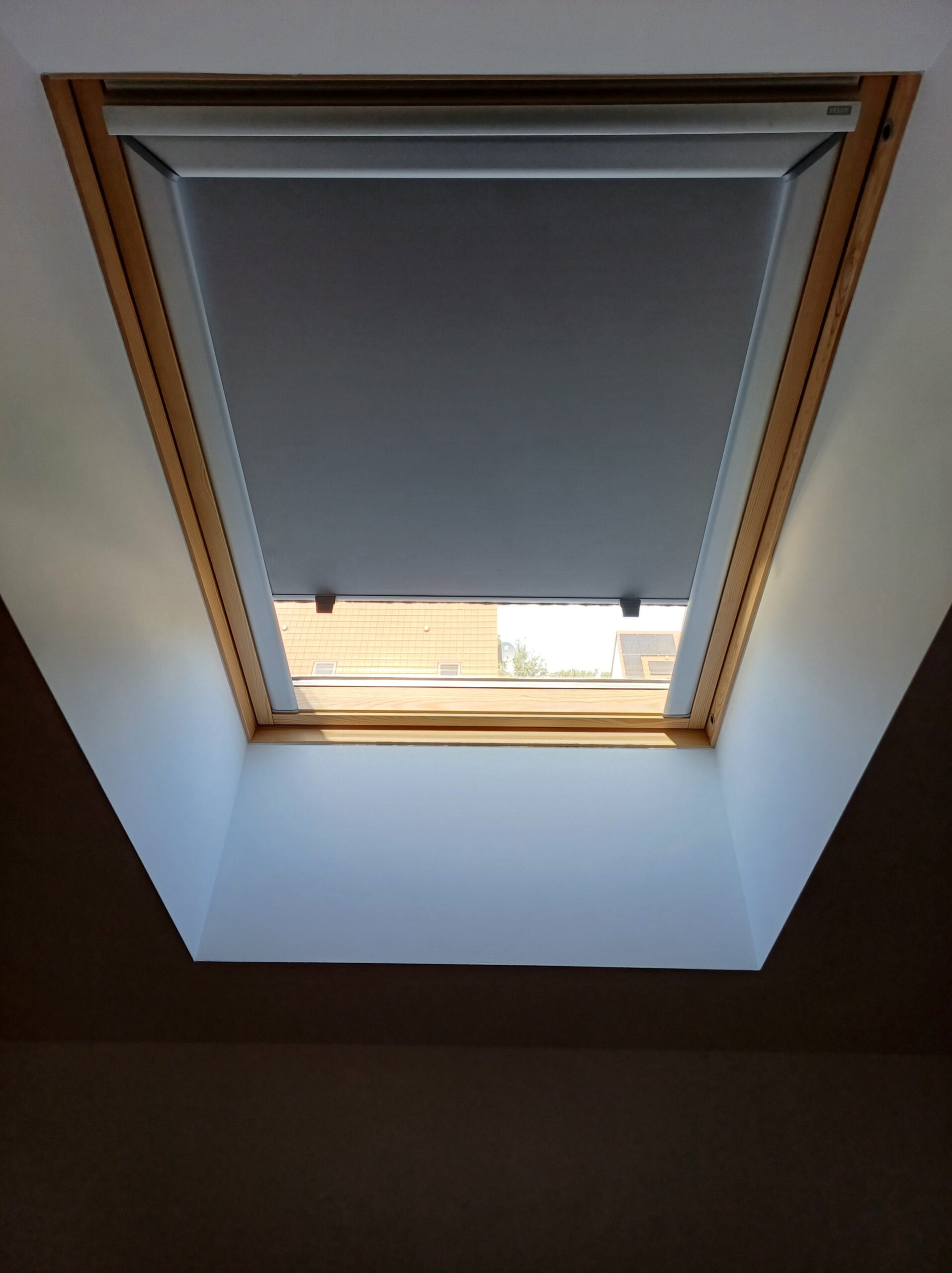 roleta na okna dachowe szara