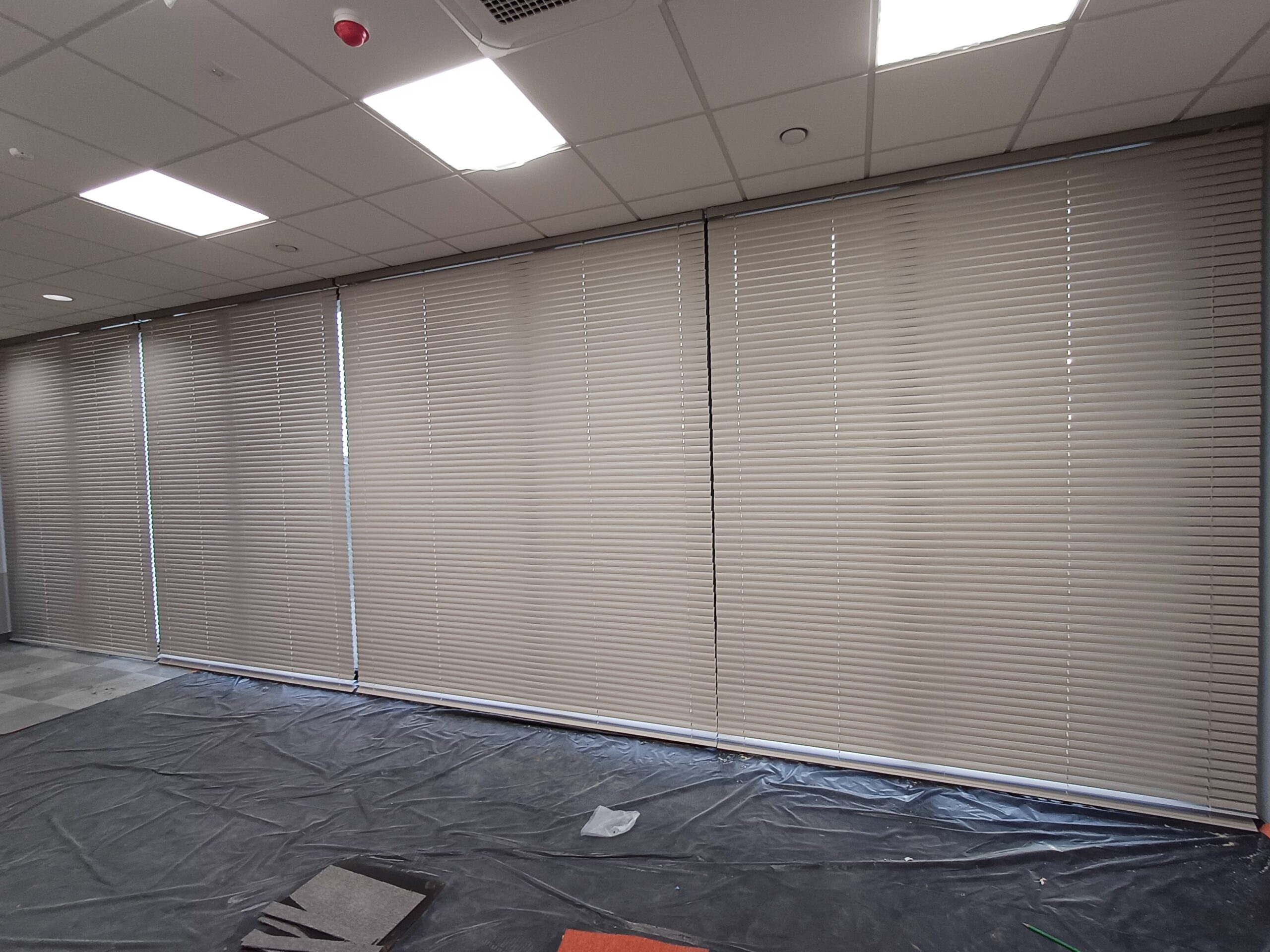 żaluzje aluminiowe biuro